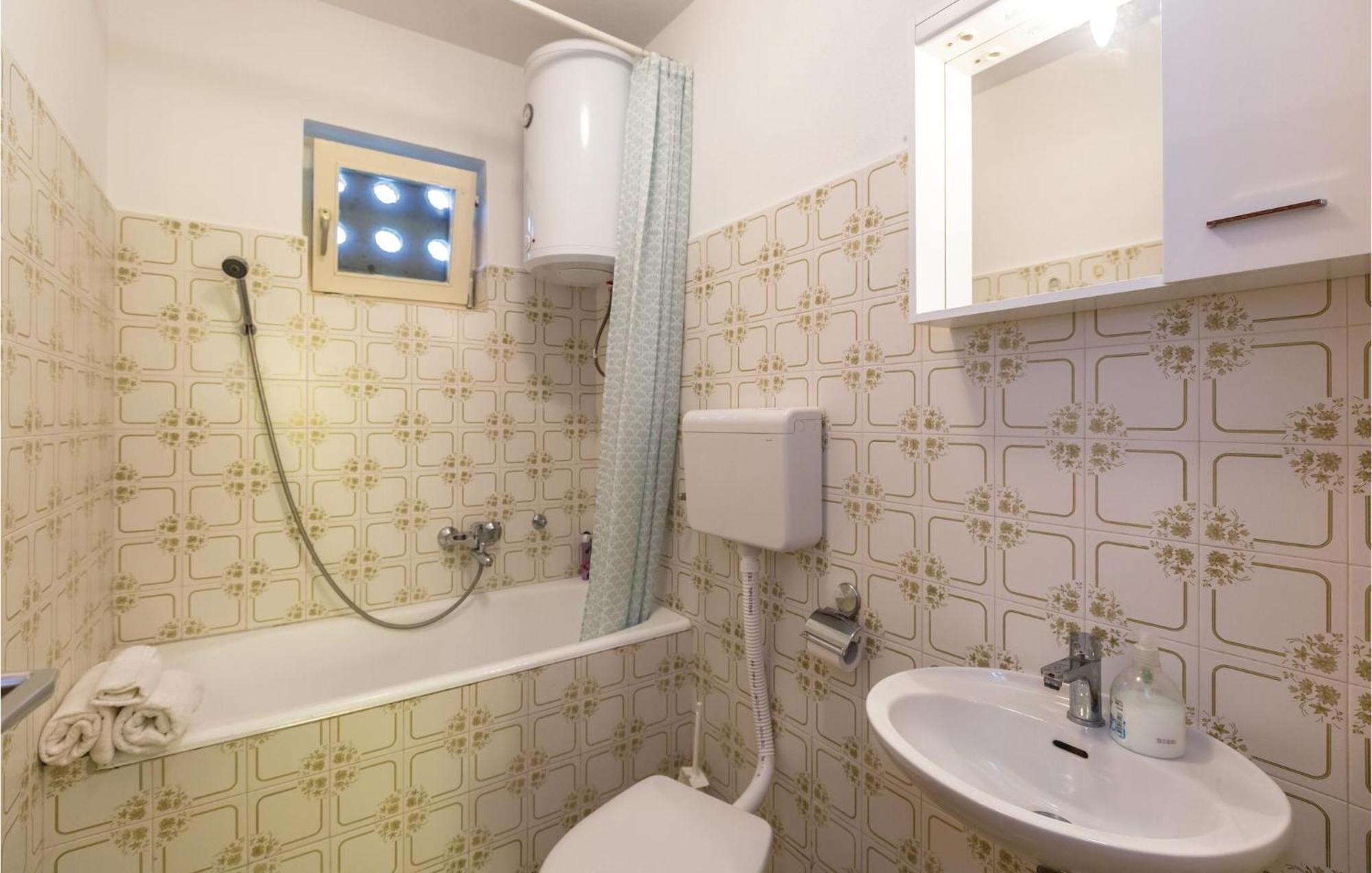 Nice Apartment In Tucepi With Wifi Eksteriør bilde
