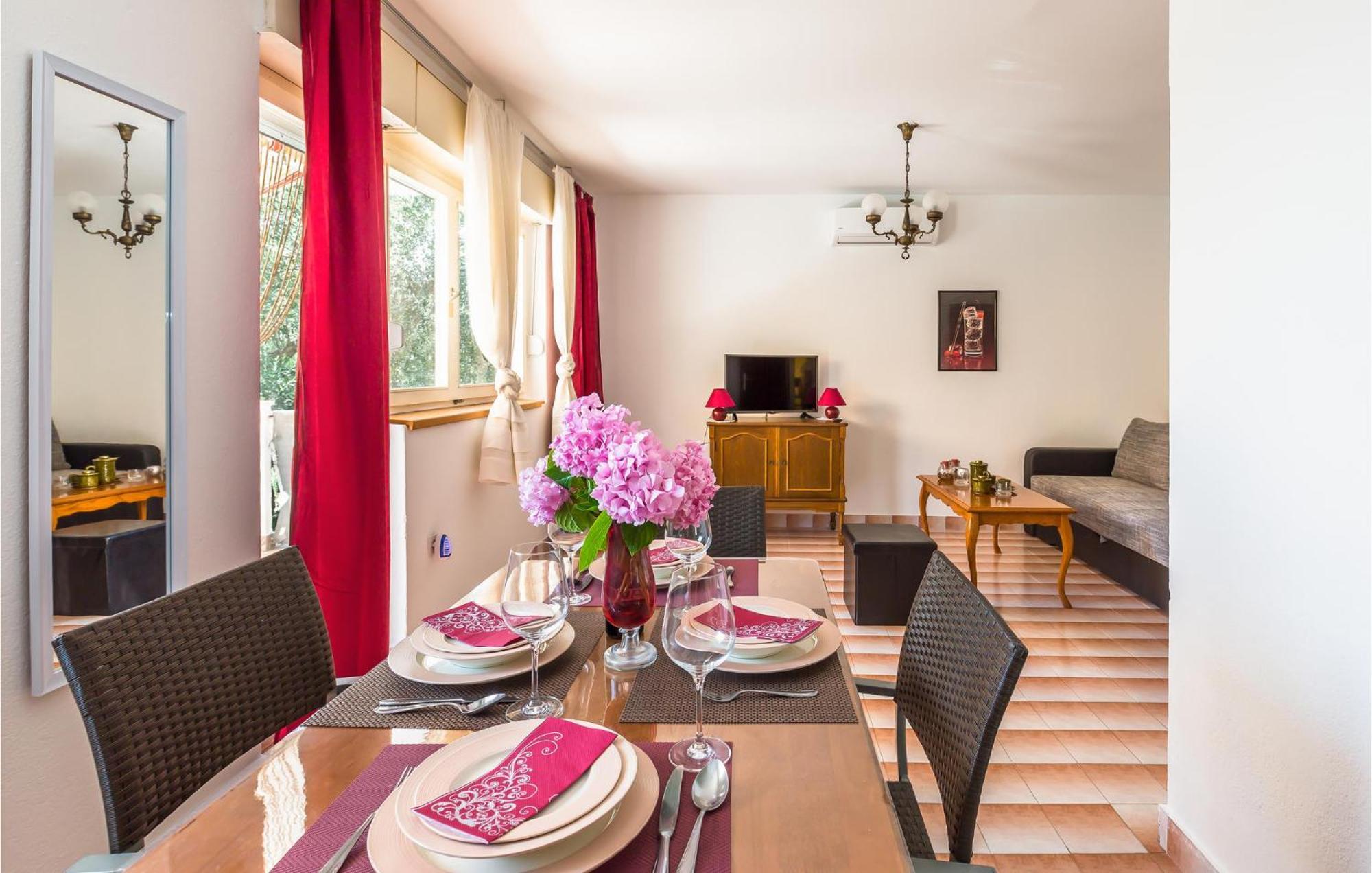 Nice Apartment In Tucepi With Wifi Eksteriør bilde